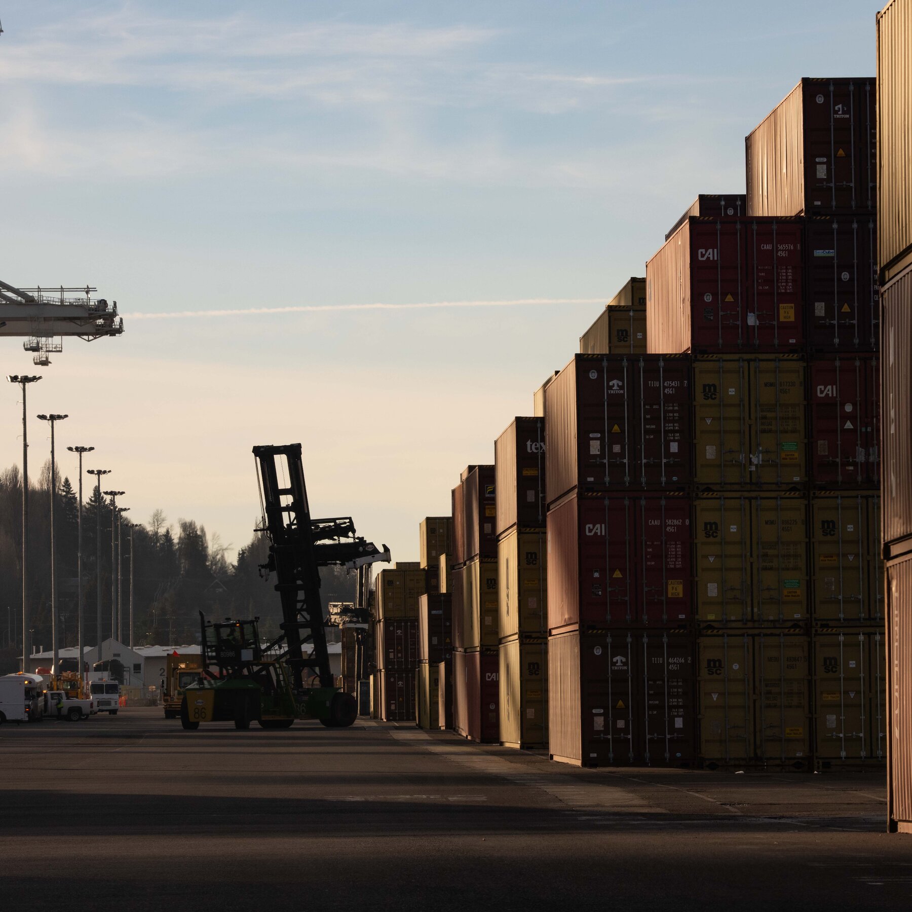 You are currently viewing U.S. Trade Deficit Dips in June as Imports Fall Back