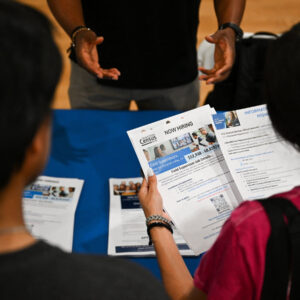 Read more about the article The labor market slowed as employers grew wary of hiring.