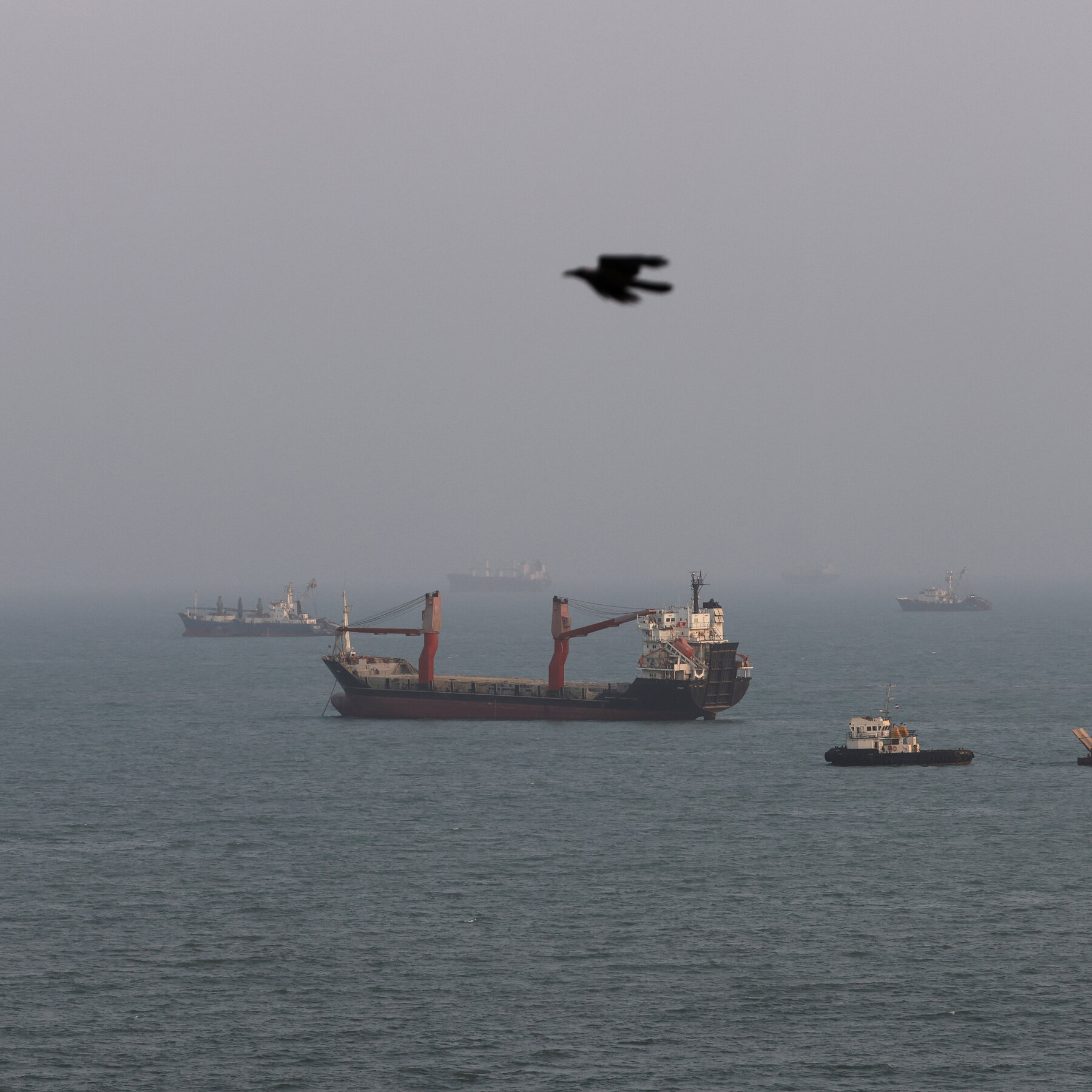 Read more about the article Gulf Oil Giants Are Spending Billions to Build Ways Around Strait of Hormuz
