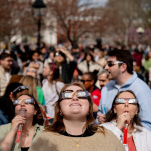 Read more about the article Frenzy for Solar Eclipse Glasses Takes Over London
