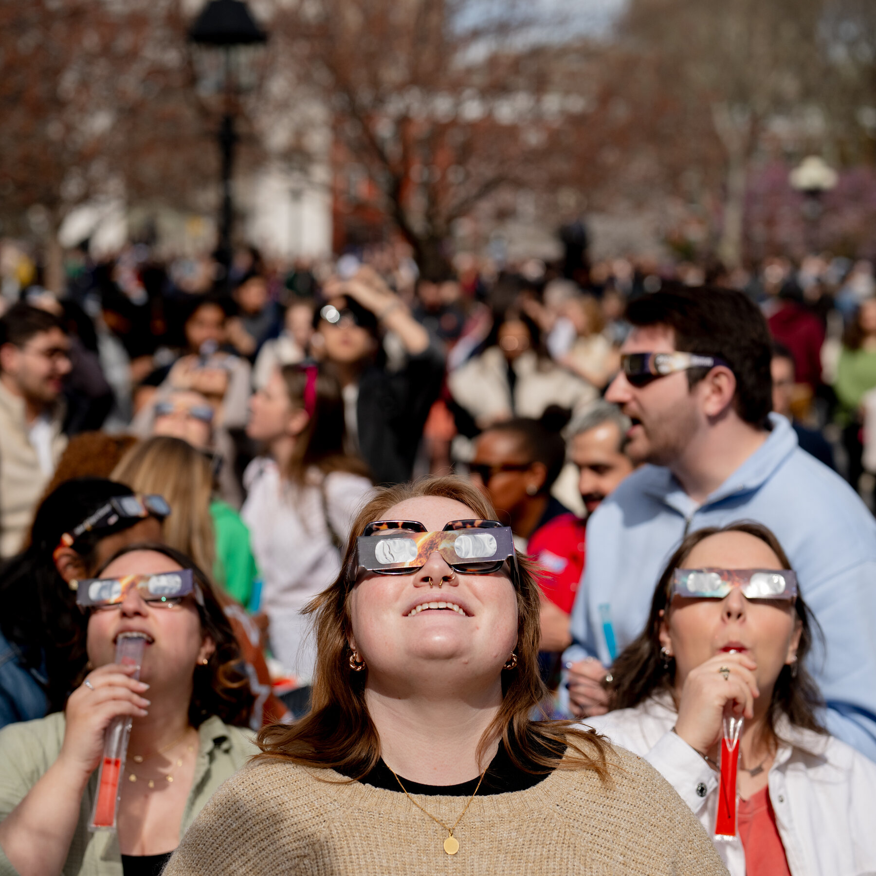 Read more about the article Frenzy for Solar Eclipse Glasses Takes Over London