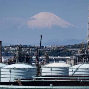 Read more about the article Gulf Oil Giants Push to Expand Overseas Stockpiles as Iran War Drags On