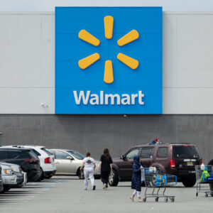 Read more about the article Walmart Posts Slowest Sales Growth in Years as Americans Tighten Wallets