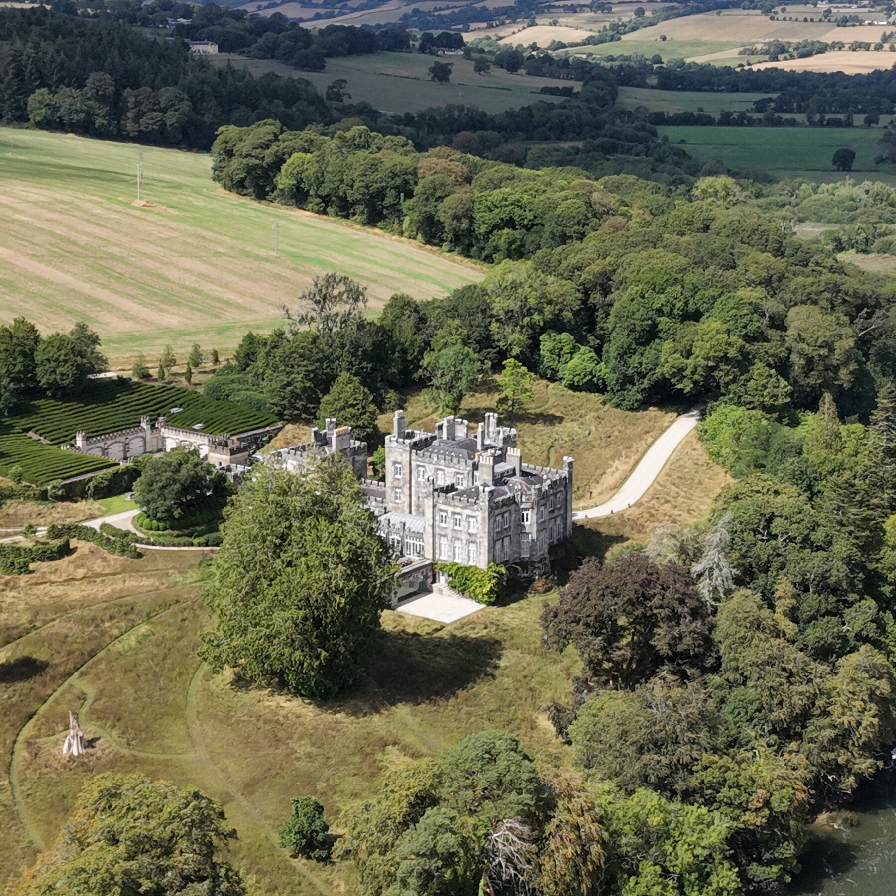 You are currently viewing Mark Zuckerberg Buys an Irish Castle
