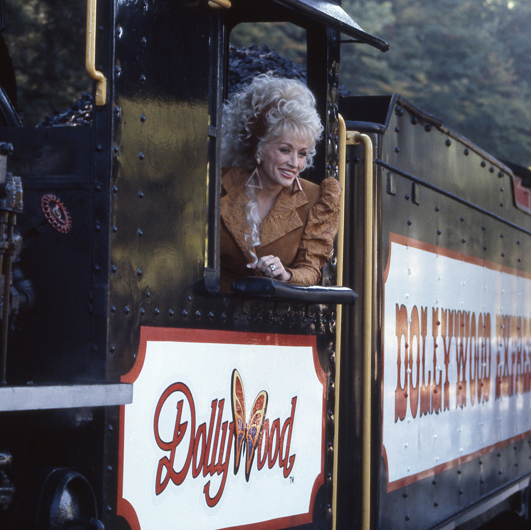 You are currently viewing How Dollywood Captured the Essence of Dolly Parton