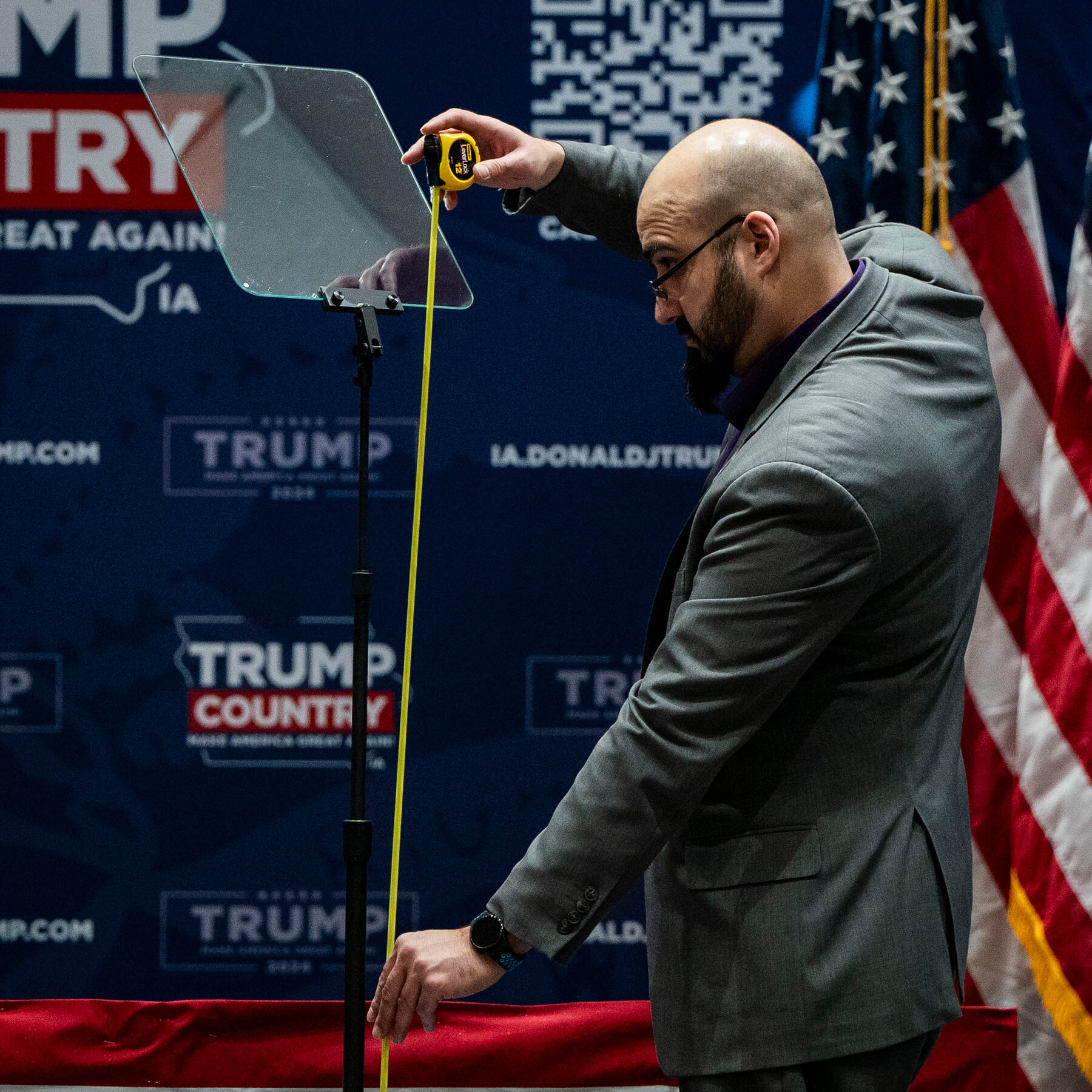 Read more about the article Teleprompter Operator Who Bet on Trump Speeches Is Ordered to Pay Fine