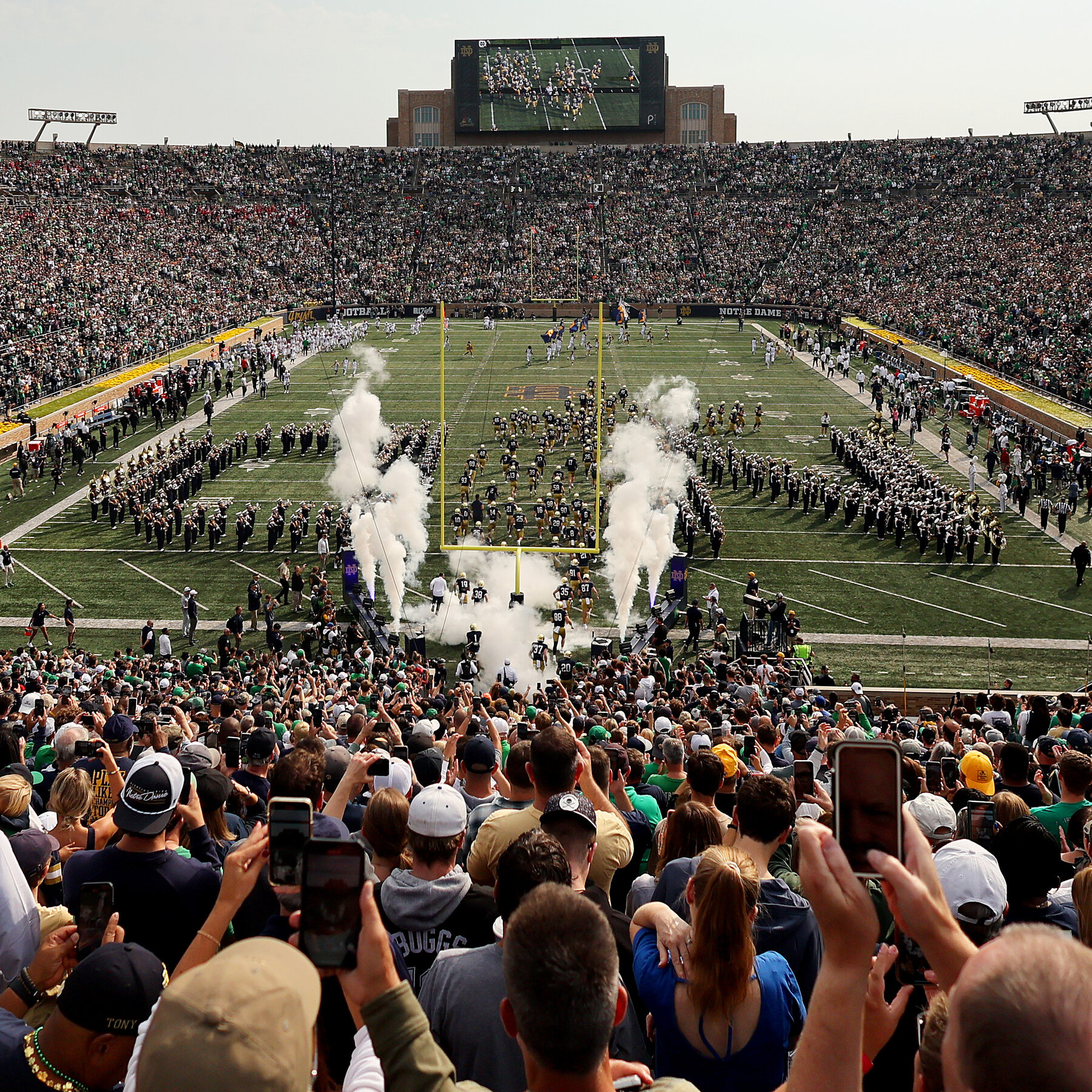 You are currently viewing Notre Dame’s Jersey Patch Deal With SoFi Divides Alumni and Fans
