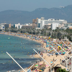 Read more about the article These European Cities Say They Have Too Many Tourists. Why Are Their Airports Expanding?