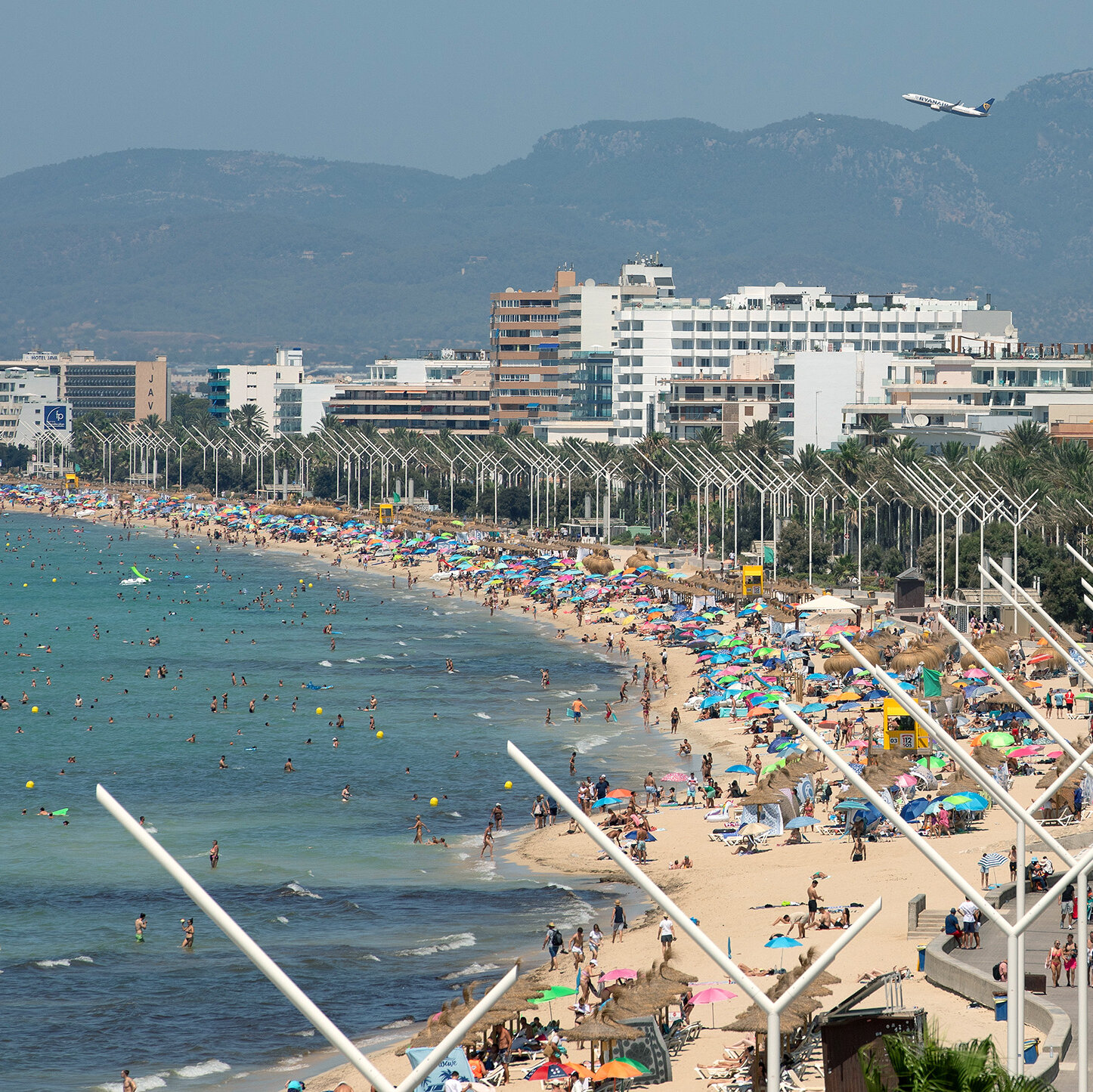 Read more about the article These European Cities Say They Have Too Many Tourists. Why Are Their Airports Expanding?
