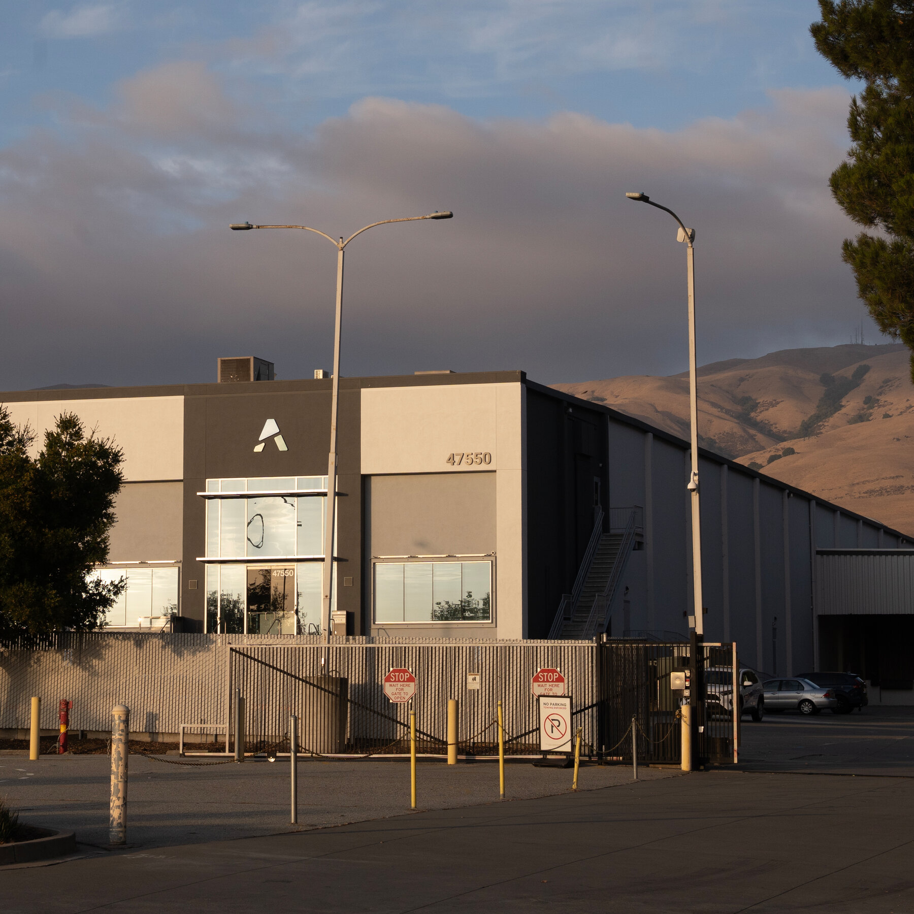 You are currently viewing How a Blacklisted Chinese Tech Giant Kept Buying America’s Best A.I. Chips