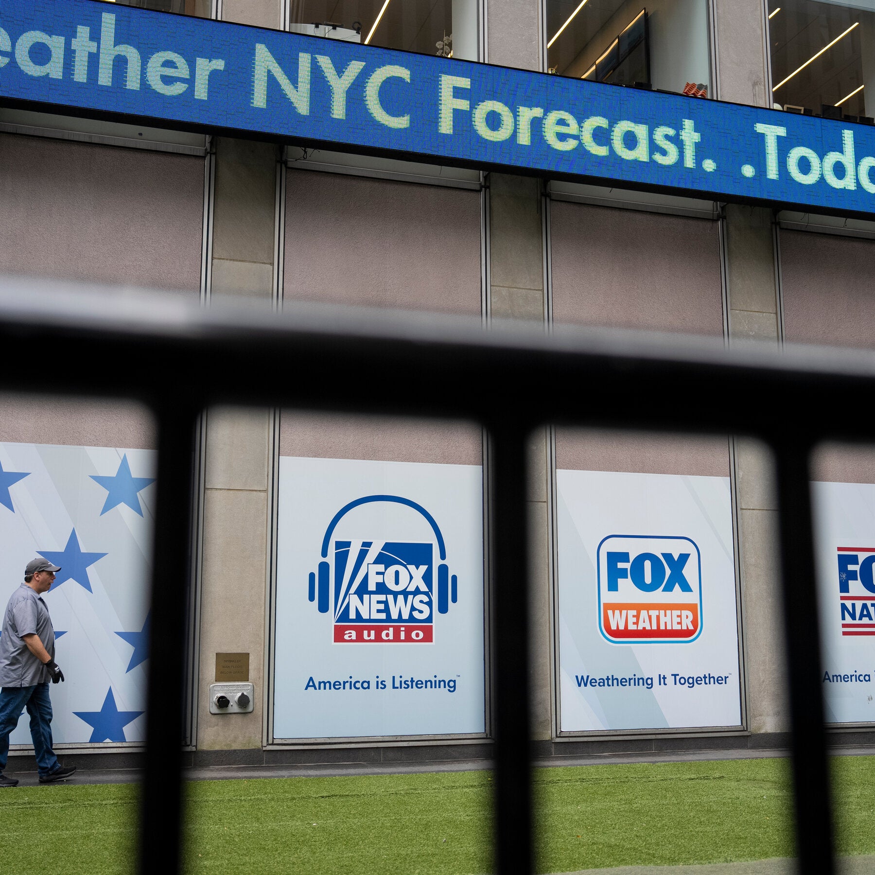 Read more about the article Fox News Finds Itself at Odds With Trump on Press Ban