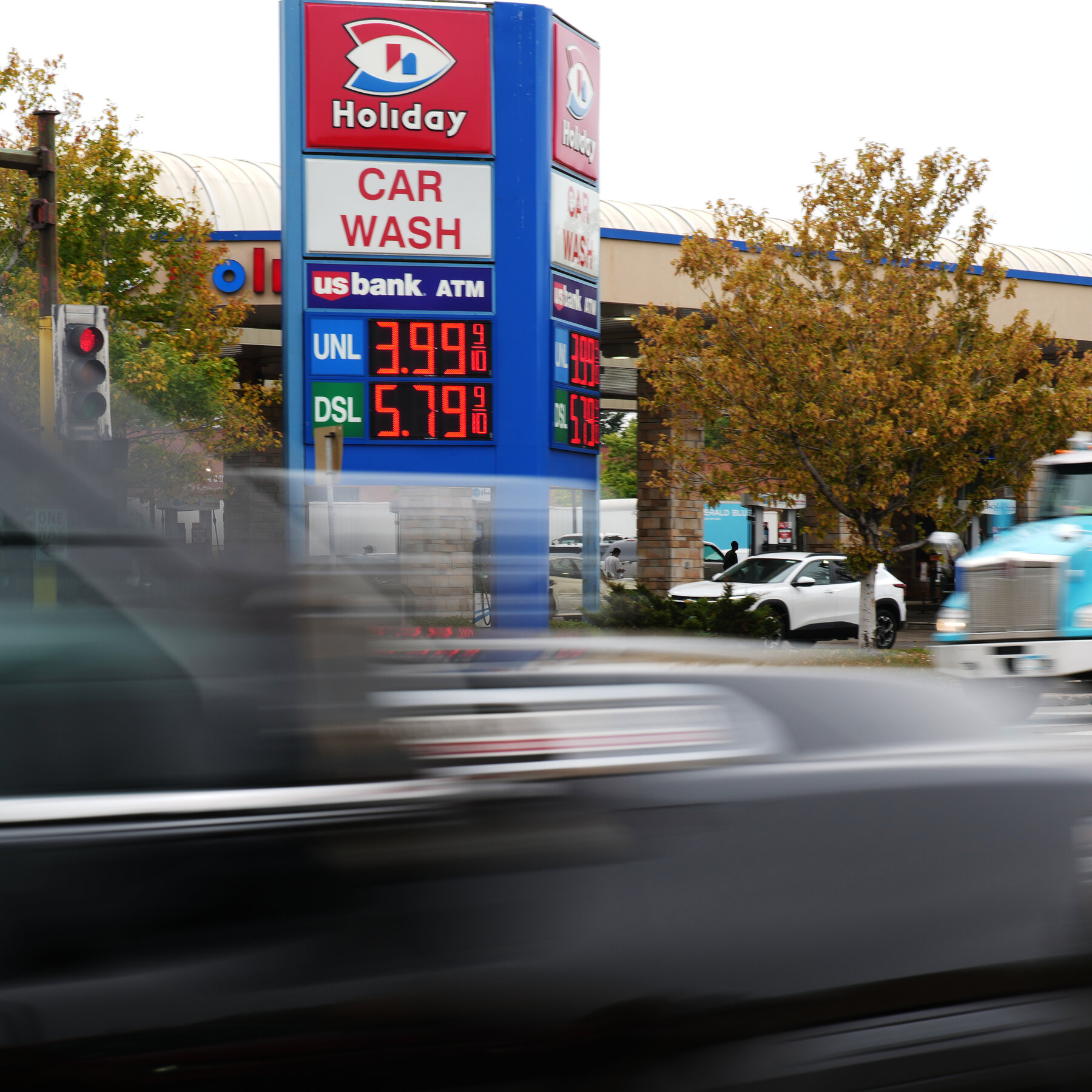 You are currently viewing Oil Prices Rise Slightly After U.S. and Iran Trade Strikes
