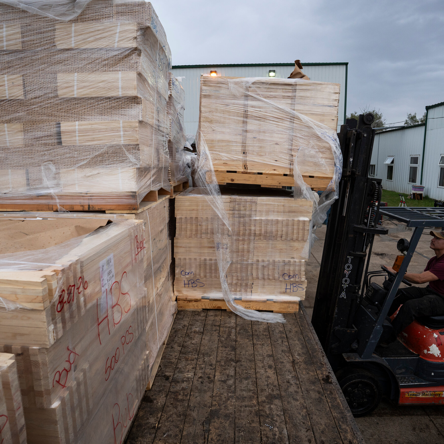 You are currently viewing Canada Imposes New Tariffs on U.S. Goods, as Trade War Intensifies