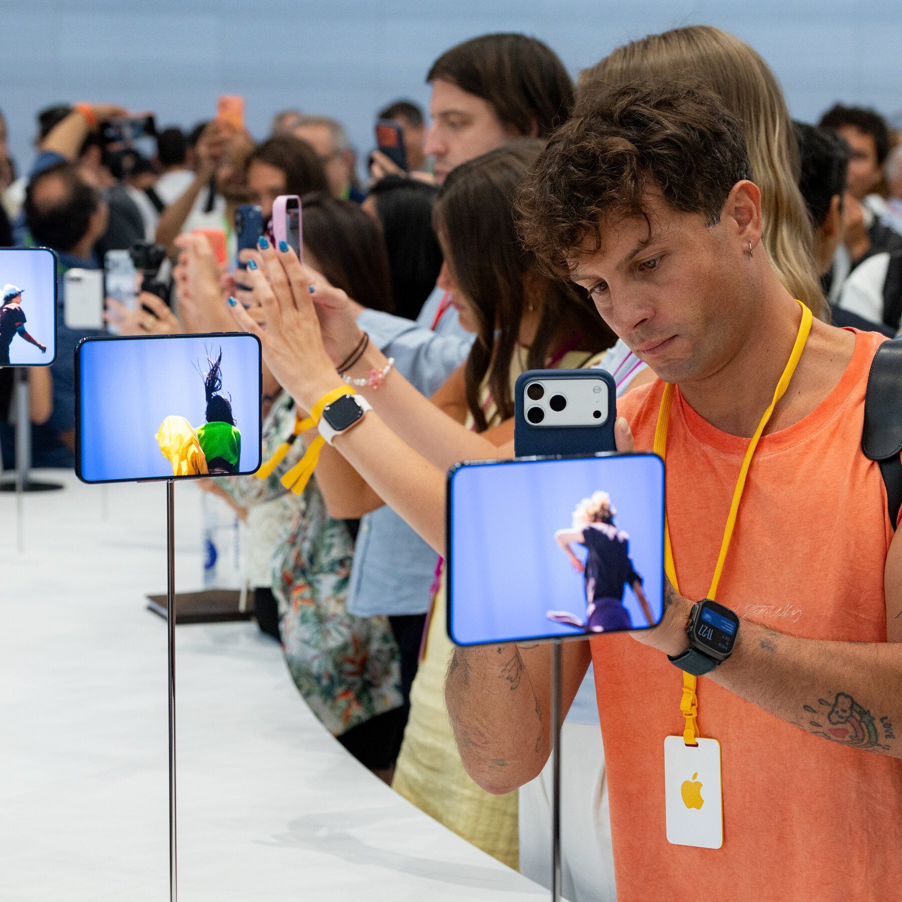 You are currently viewing Apple’s New iPhone Duo Is Here. How Do Consumer Technology Journalists Review It?
