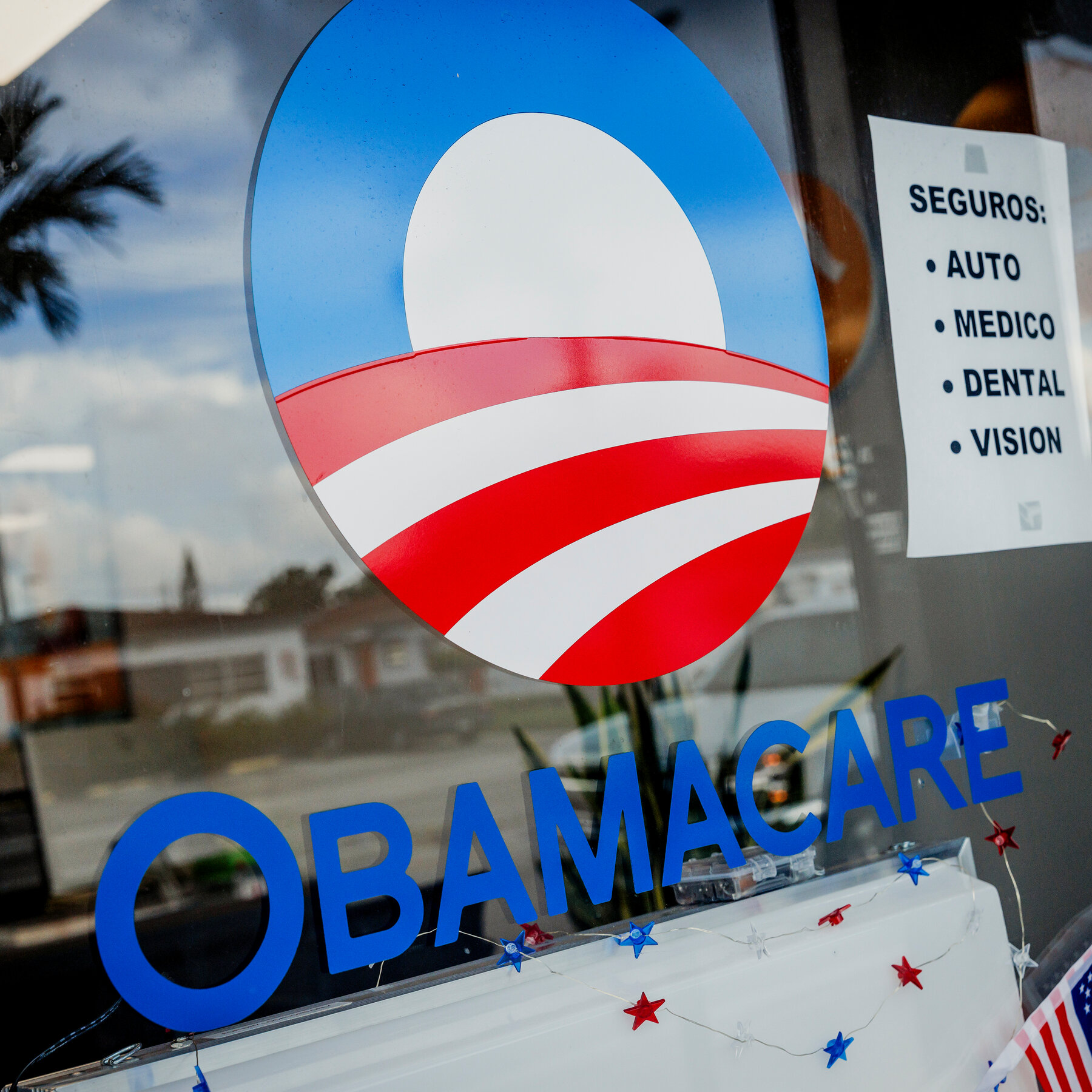 You are currently viewing Trump Announces $500 Rebates for Some Obamacare Customers, Weeks Before the Election