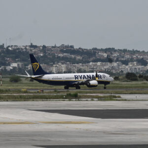 Read more about the article Ryanair C.E.O. Disputes Account of Passenger Sucked Out of Plane Window