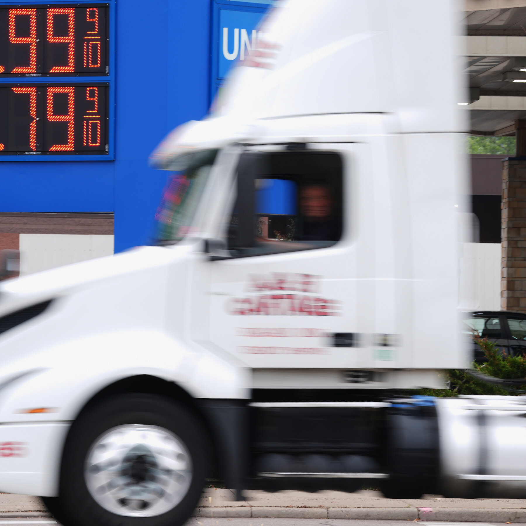 You are currently viewing Oil Prices Jump on Energy Supply Worries