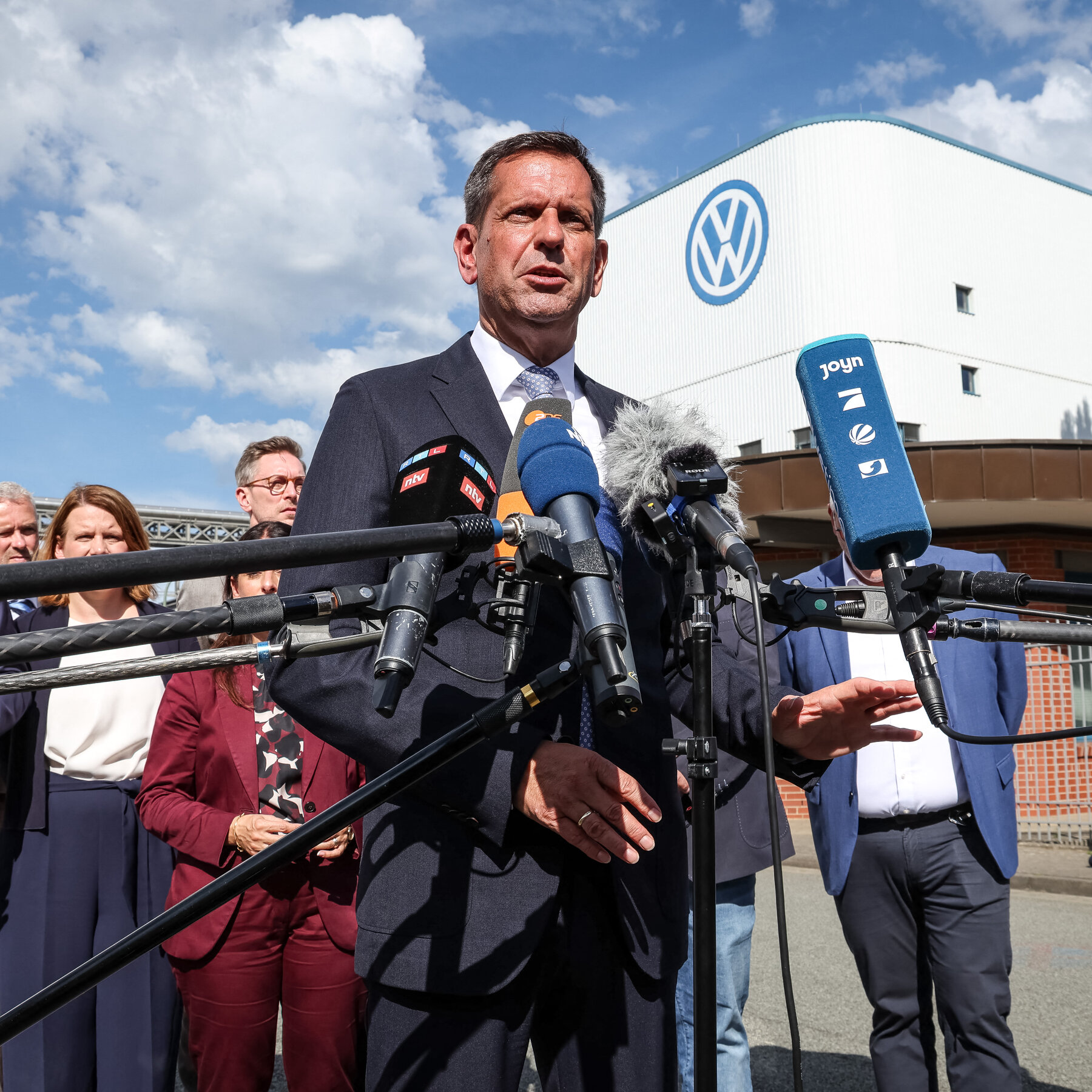 You are currently viewing Defense Hiring Will Ease, Not End, Pain in European Car Industry