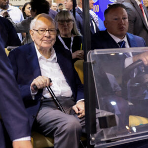 Read more about the article Warren Buffett Steps Down as Berkshire Chairman, Names Son to Replace Him
