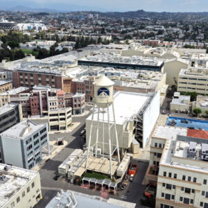 Read more about the article How Paramount Won Warner Bros.