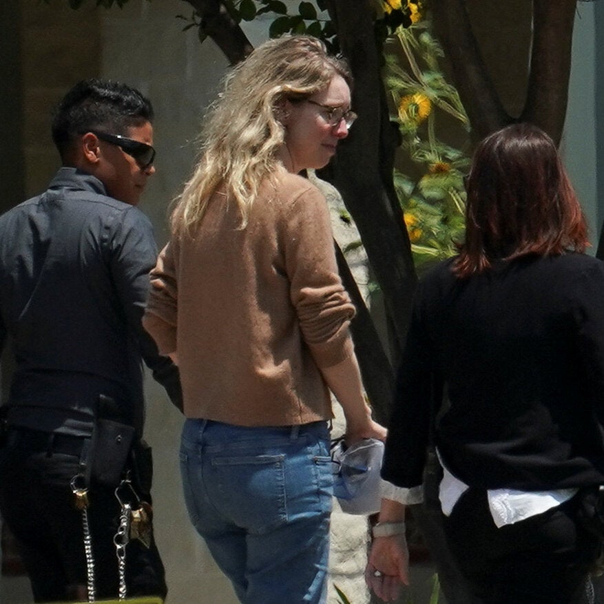 Read more about the article Elizabeth Holmes to Transfer to Halfway House in August 2027