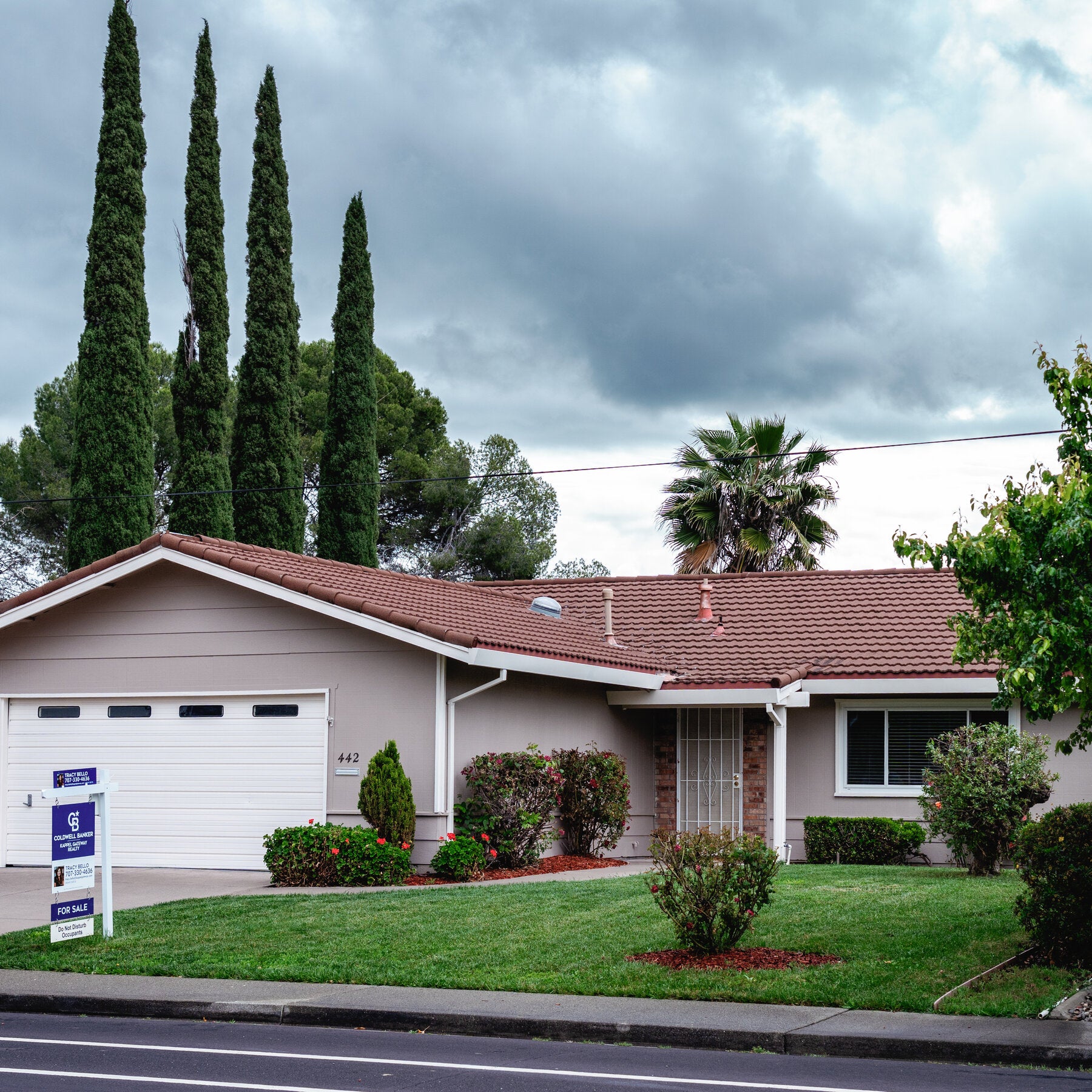 You are currently viewing Mortgage Rates Hit 7% as Iran War Fallout Crushes a Weak Housing Market