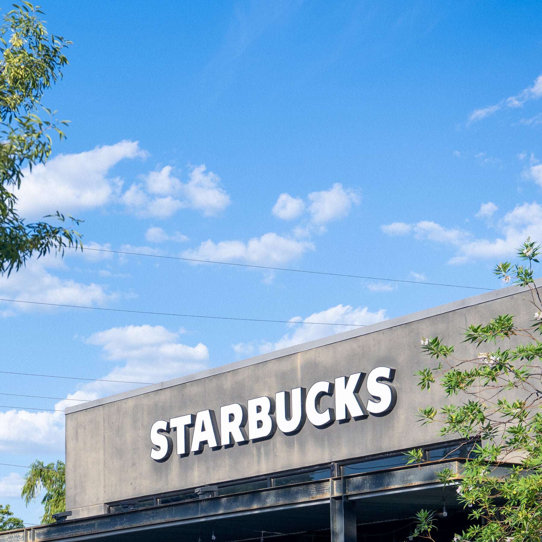 Read more about the article Starbucks to Close 250 Stores in the US