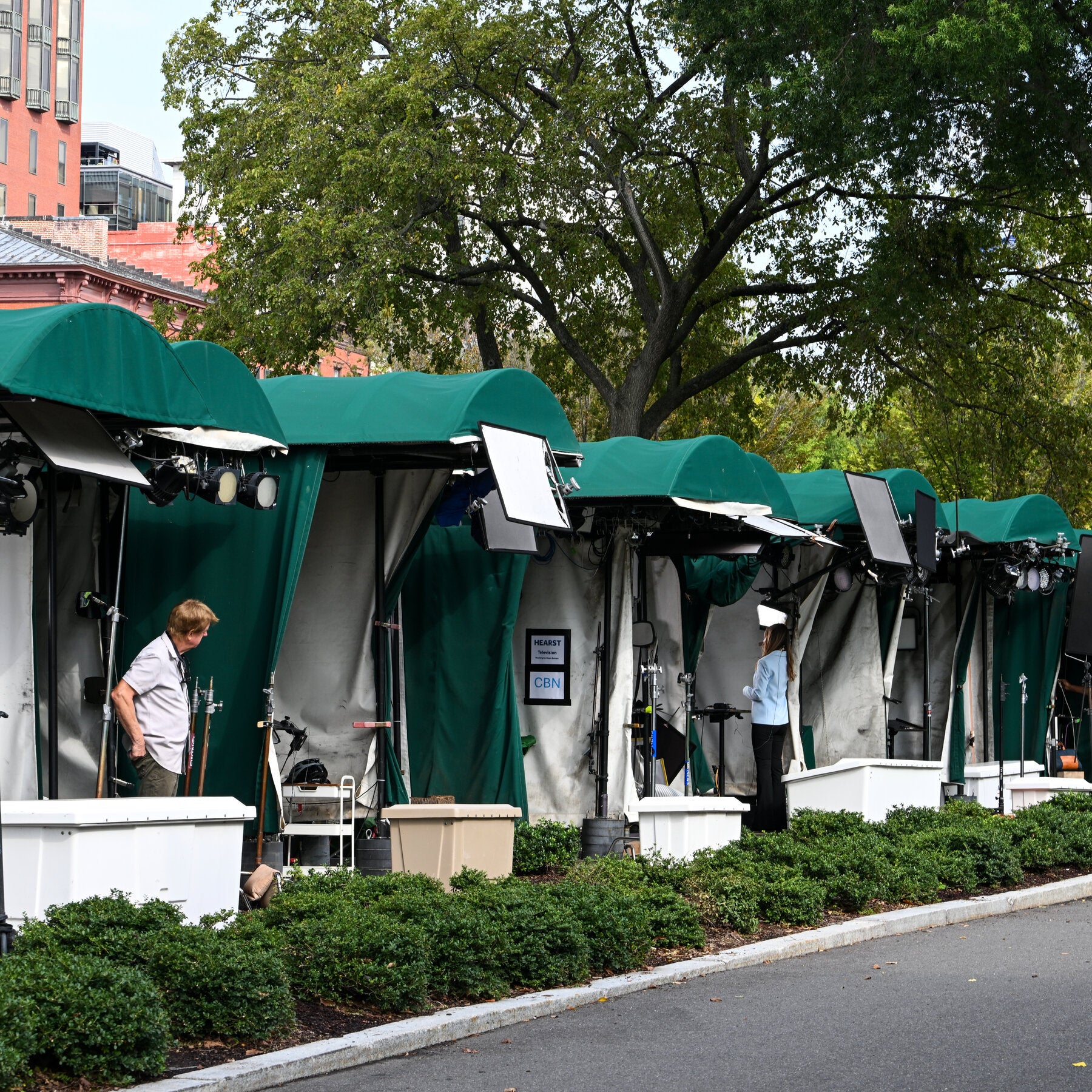 You are currently viewing CNN and CBS Will Resume White House Coverage After Standoff