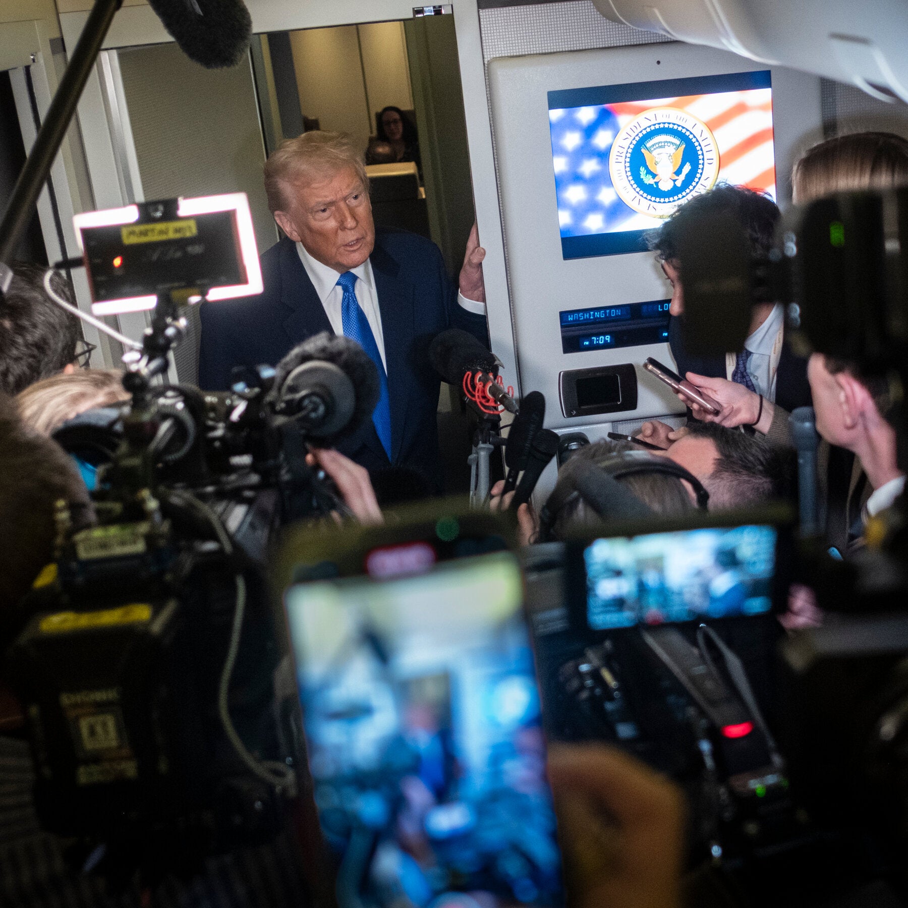 You are currently viewing White House Blocks CNN From Air Force One