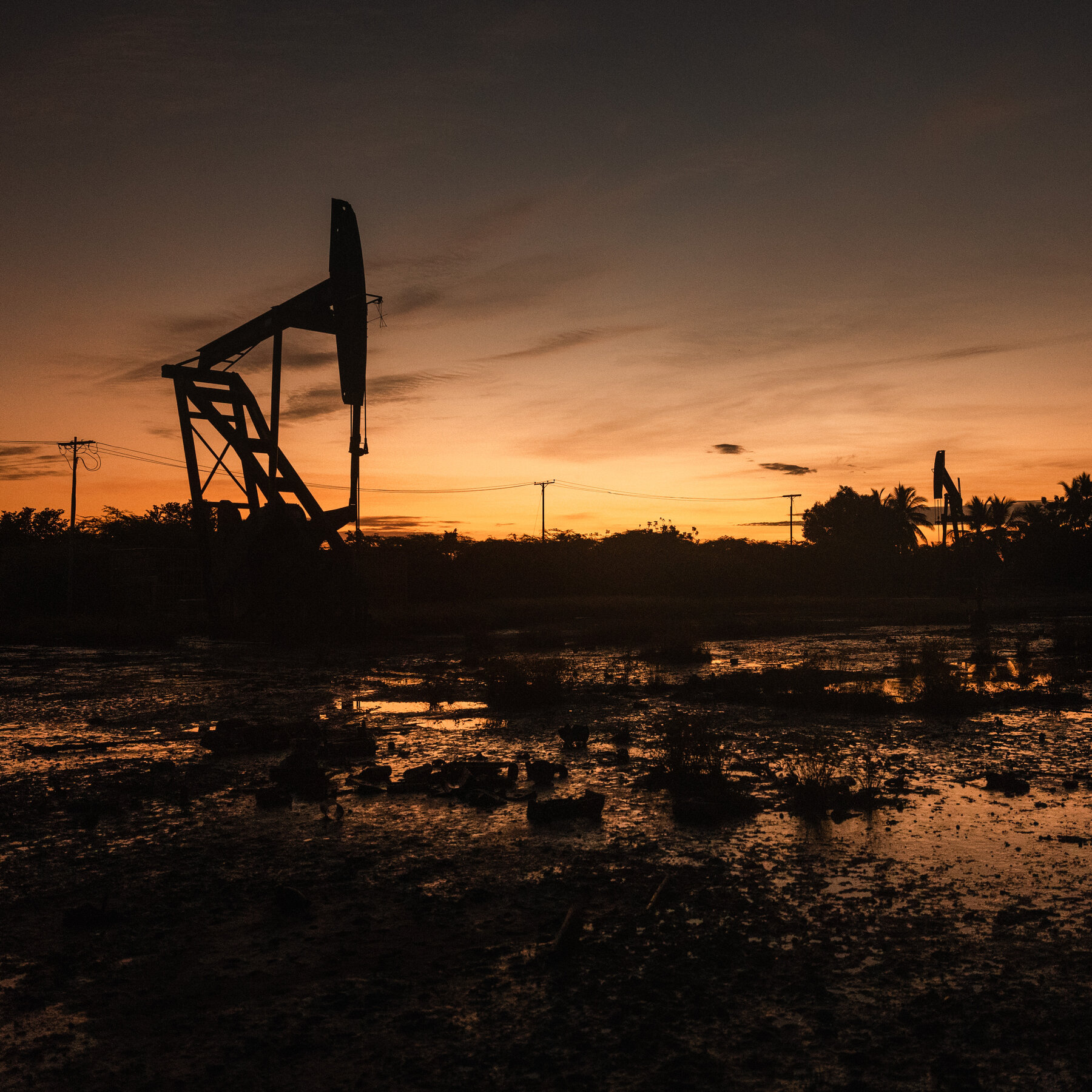 You are currently viewing How the Pentagon Is Getting Into the Venezuelan Oil Business Under Trump