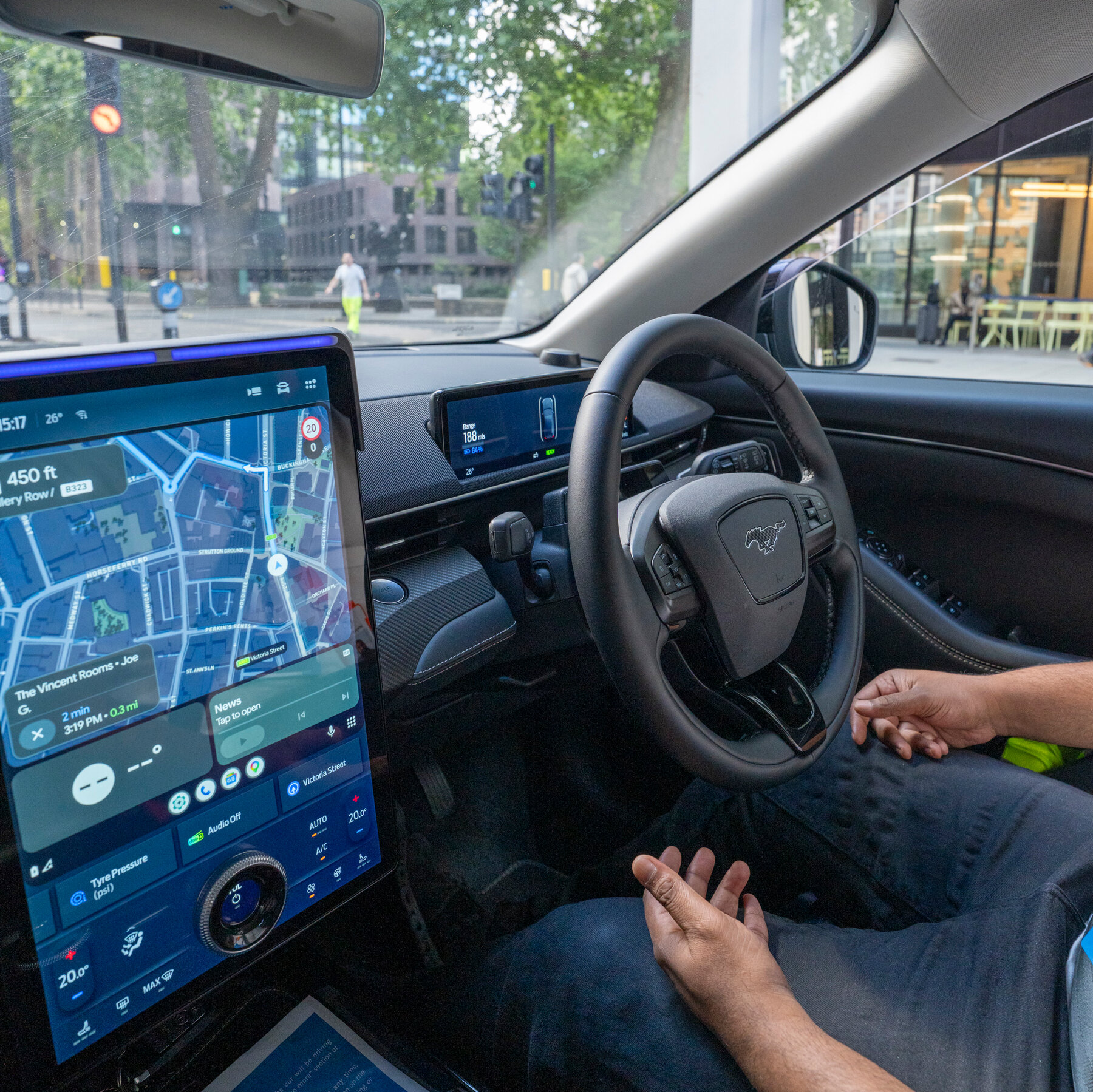 You are currently viewing Uber and Wayve to Start Testing Robotaxis in London