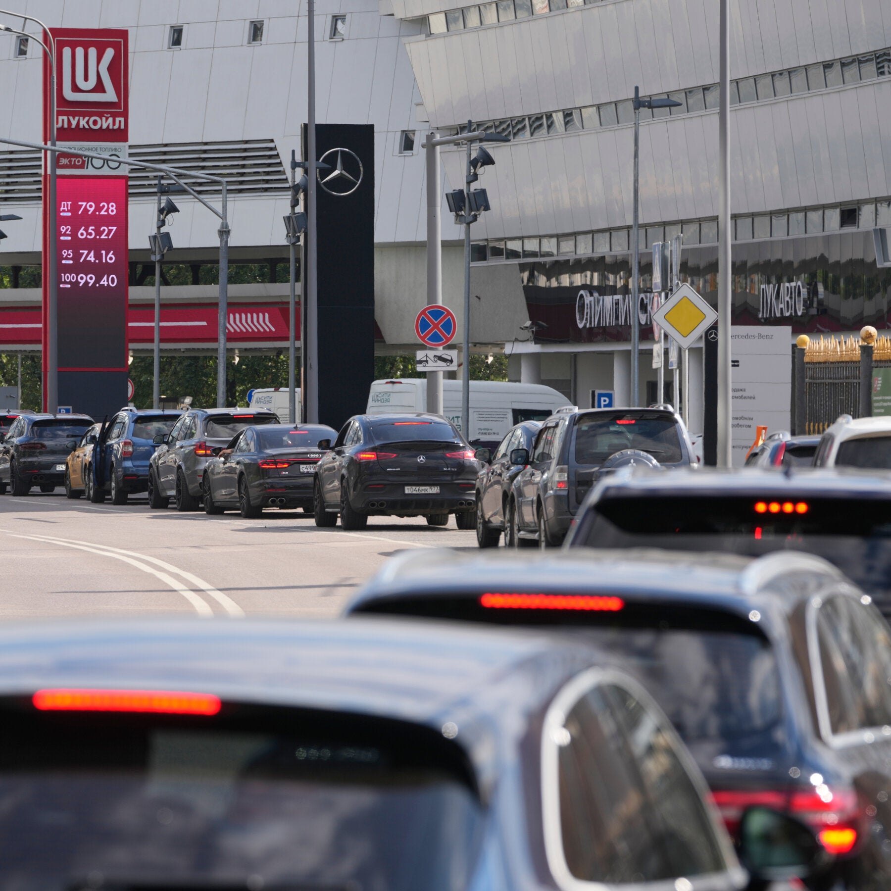 Read more about the article Russians Snap Up Chinese E.V.s as Ukrainian Attacks Make Fuel Scarce