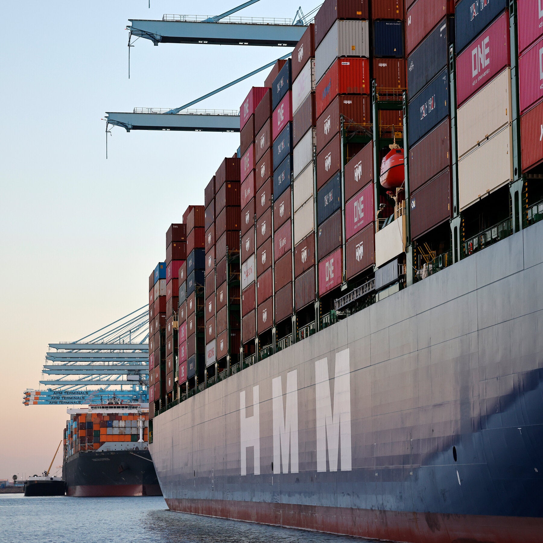 Read more about the article U.S. Trade Deficit Widens in August