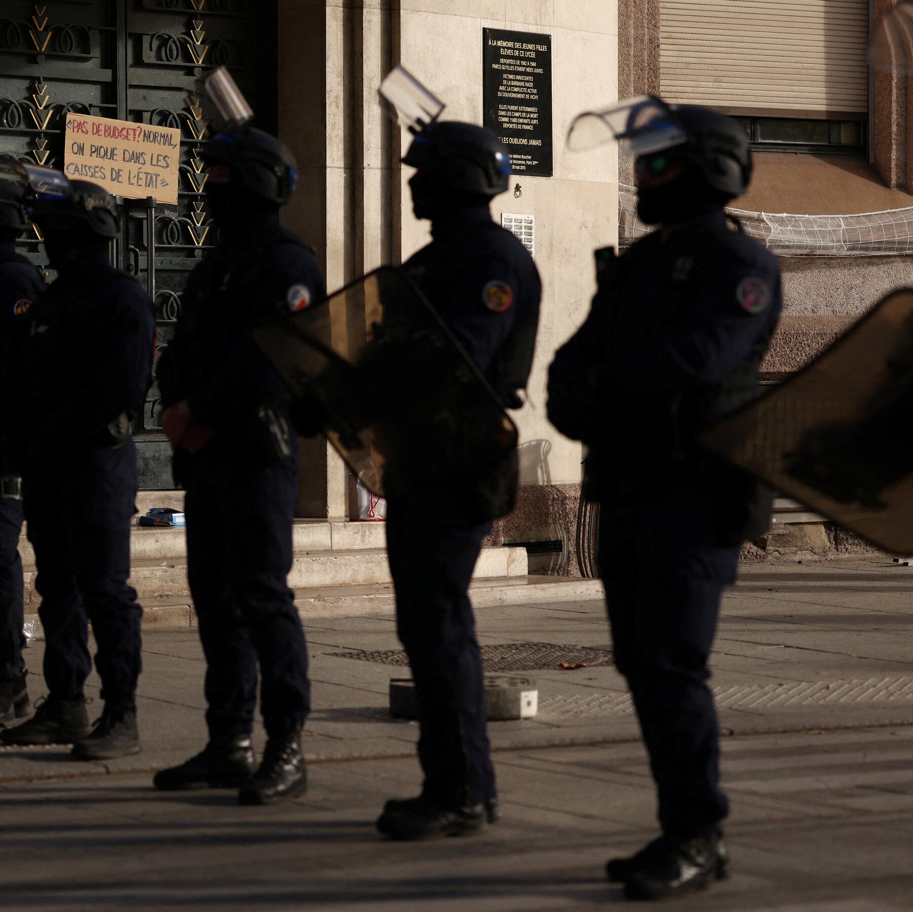 Read more about the article France Is Veering Toward a Potential Debt Crisis, a Warning to the World