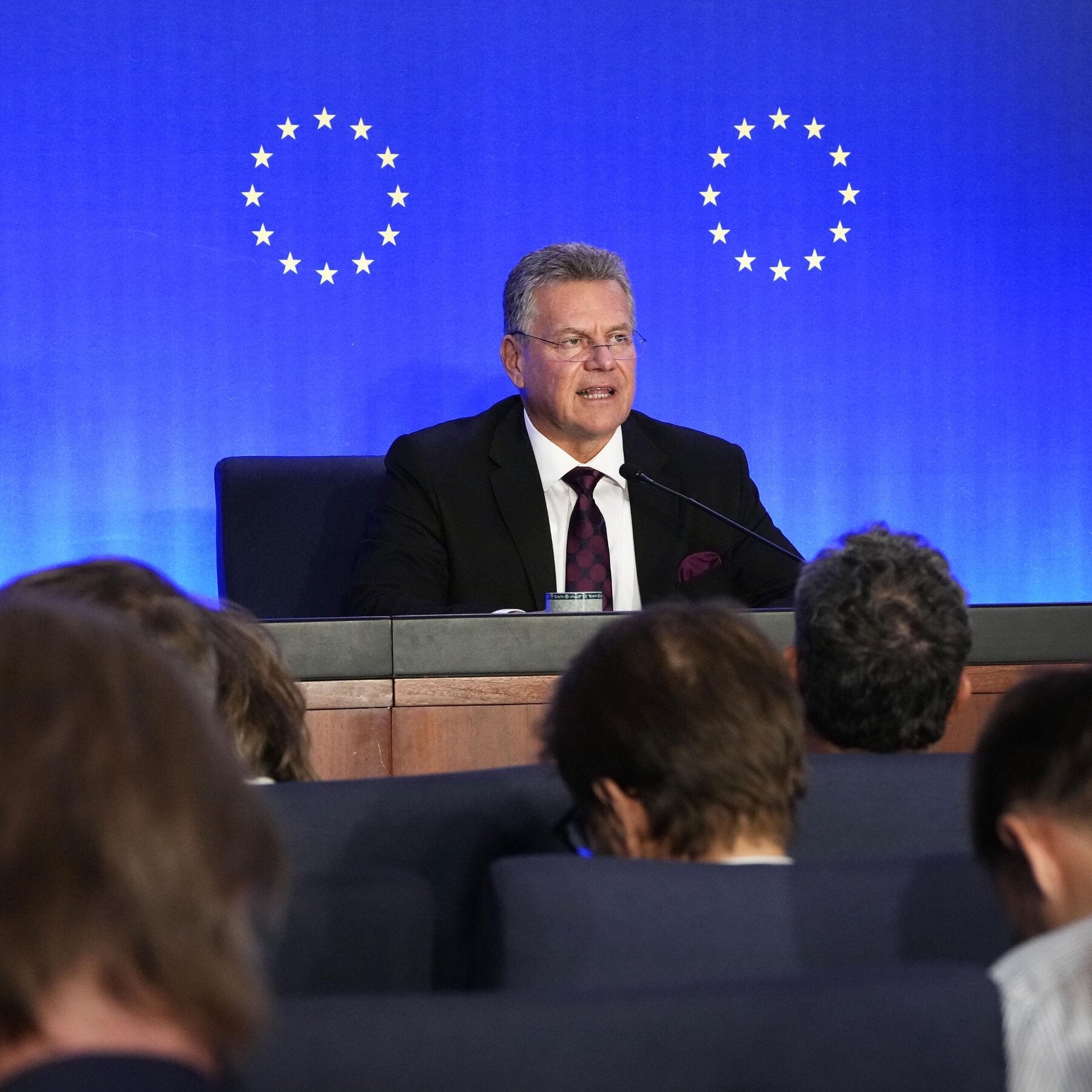 Read more about the article China and Europe Agree to Deal to Limit Chinese Exports of Hybrid Cars