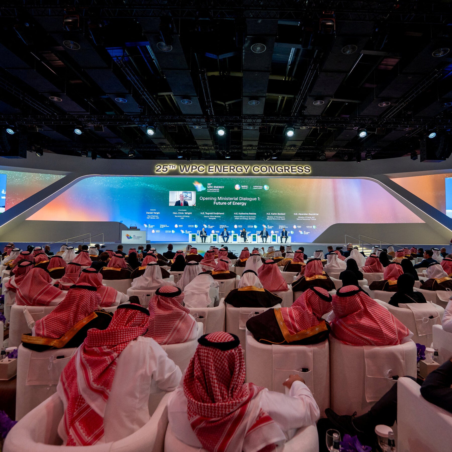 You are currently viewing War Collides With Saudi Ambition at a Gathering of Oil Powers