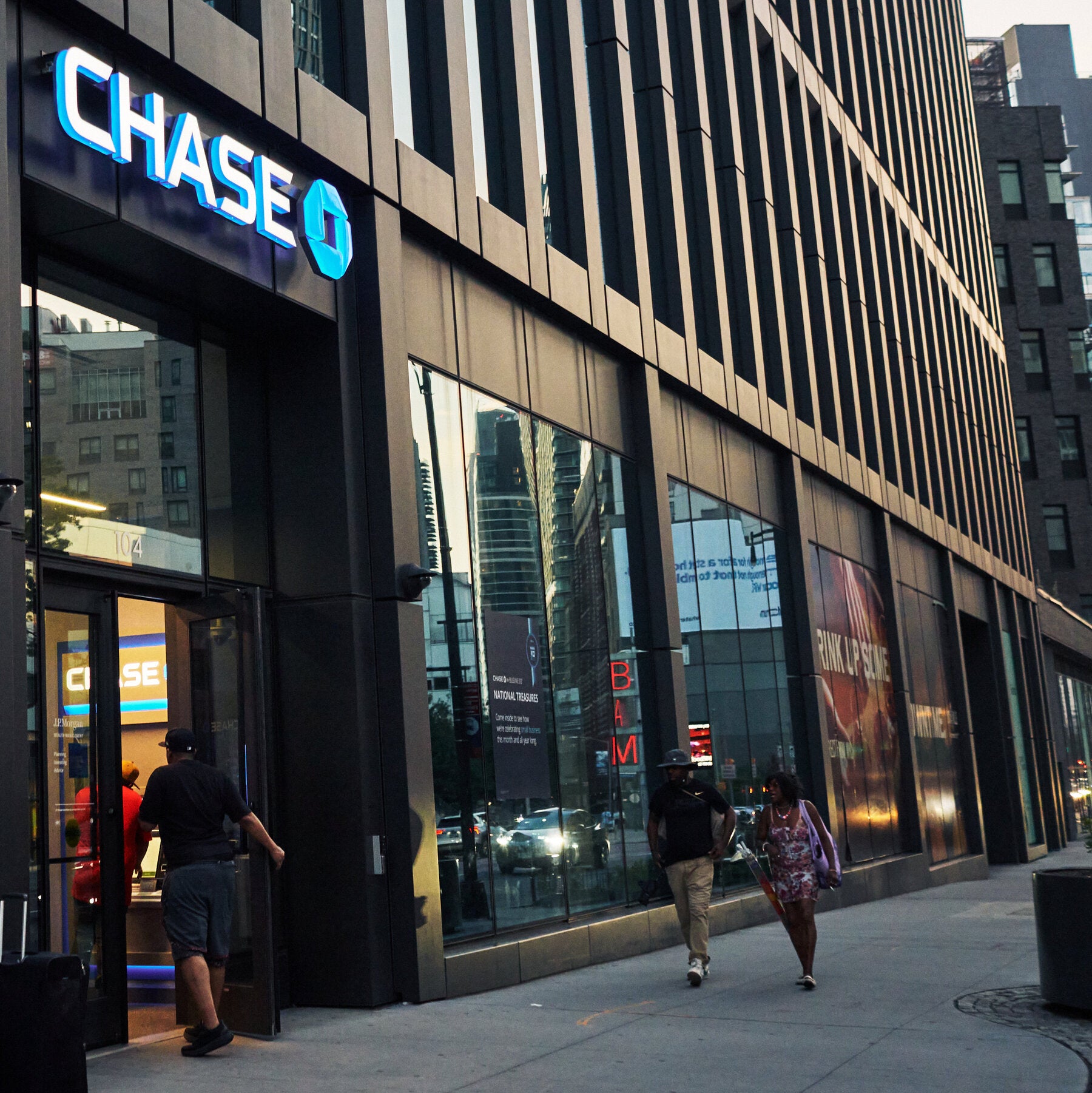 You are currently viewing Higher Interest Rates Take Bite Out of JPMorgan’s Profits