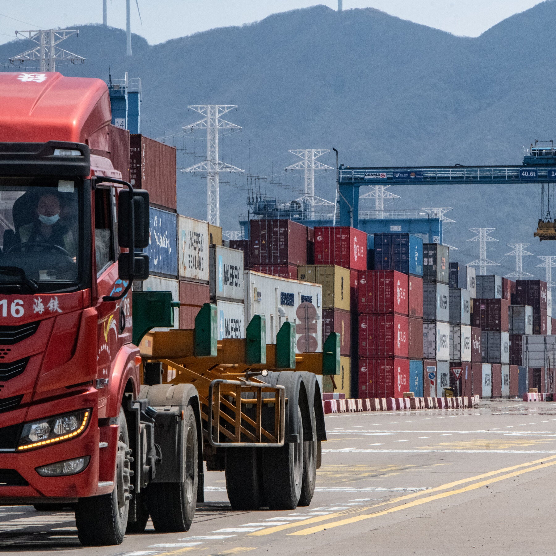 You are currently viewing China’s Exports Soar, Putting Its Trade Surplus on Track for a Record