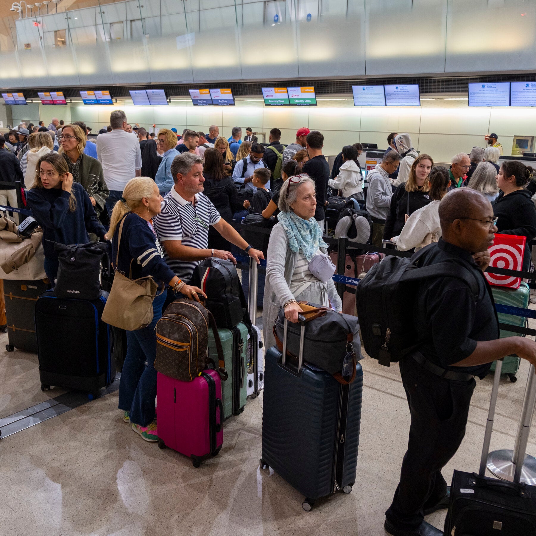 You are currently viewing 5 Costs Americans Are Paying More for as Inflation Rises
