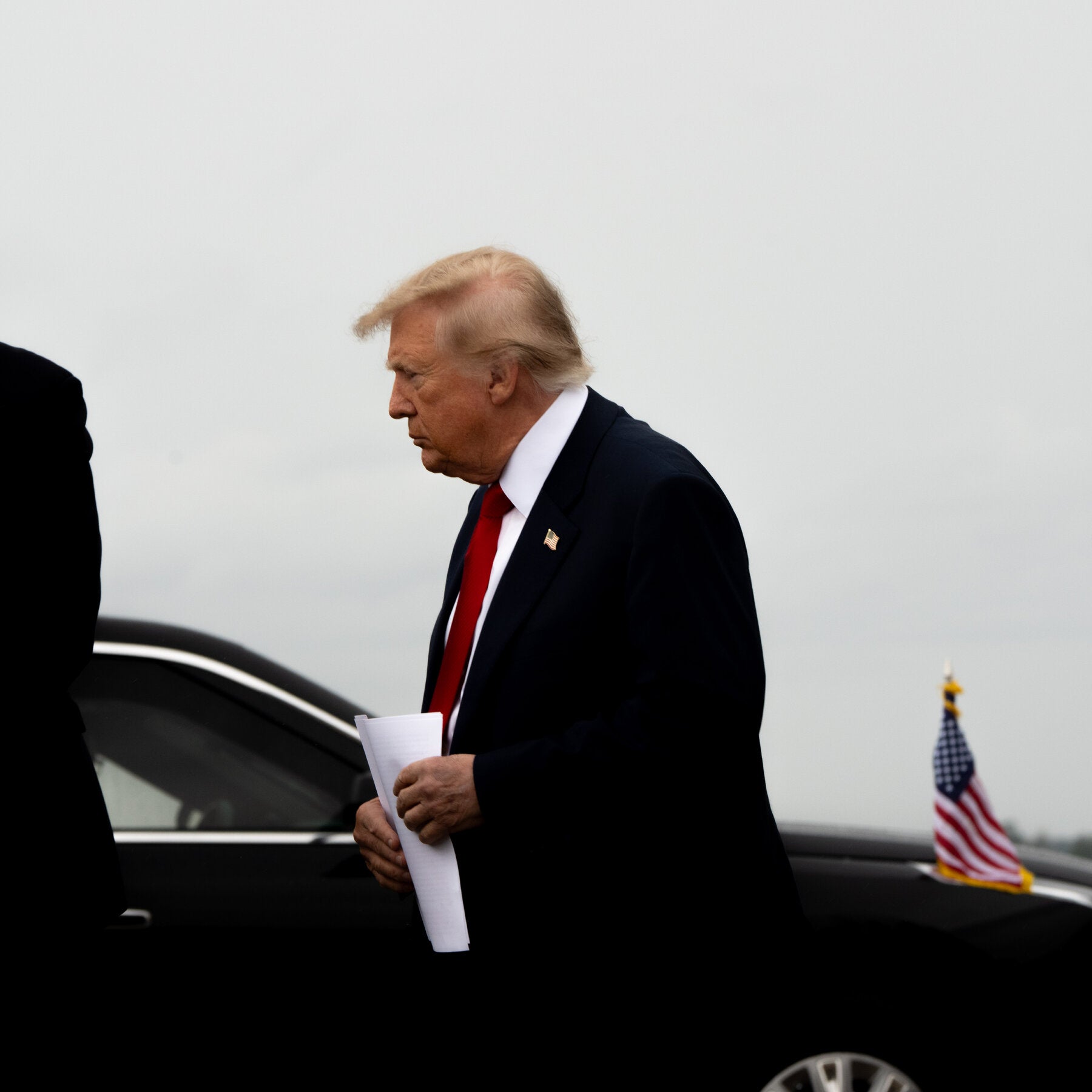 Read more about the article U.S. Budget Deficit Nears $2 Trillion, a Reality Check for Trump’s Cost Cutting