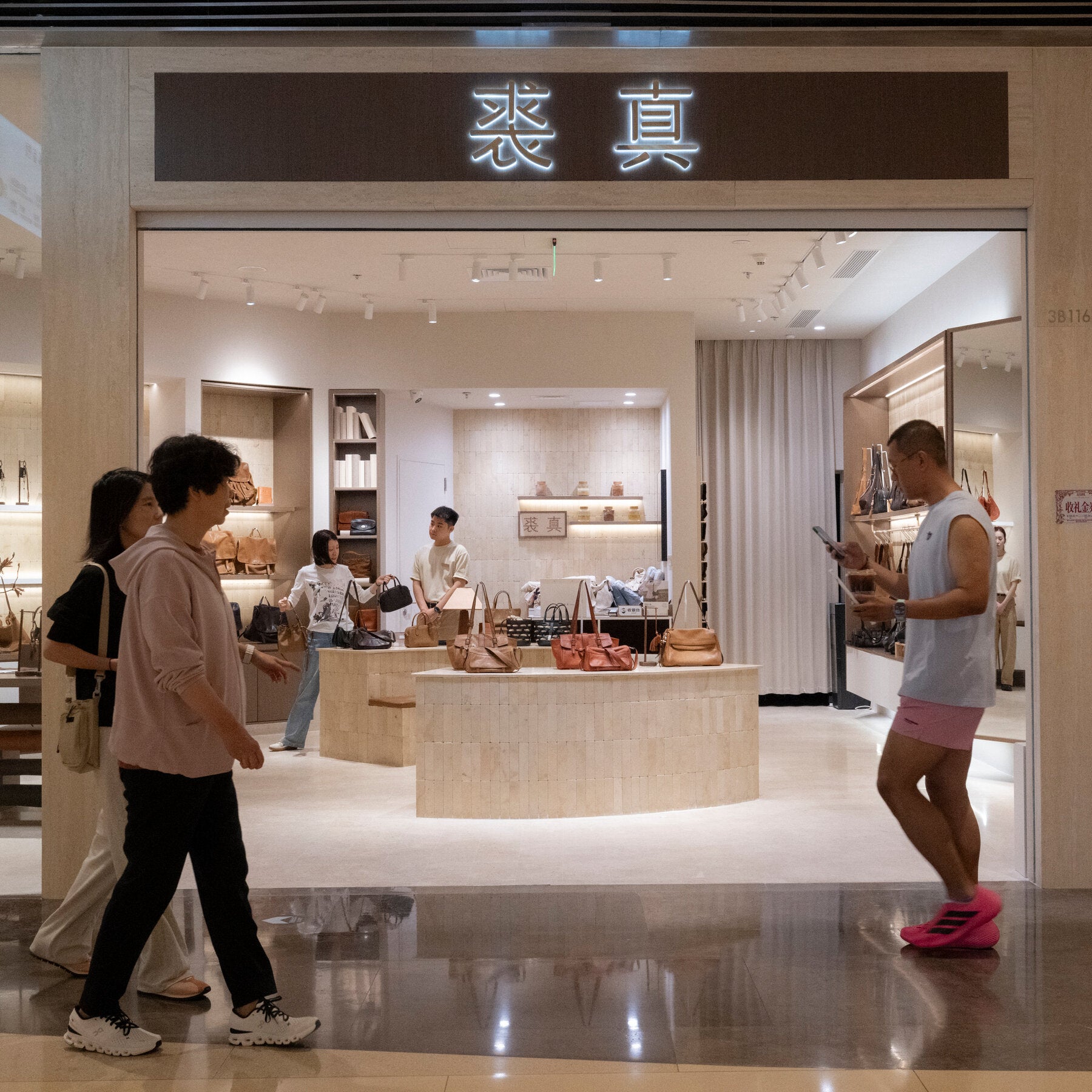 Read more about the article China’s Export Boom Fuels Growth Despite Slump at Home