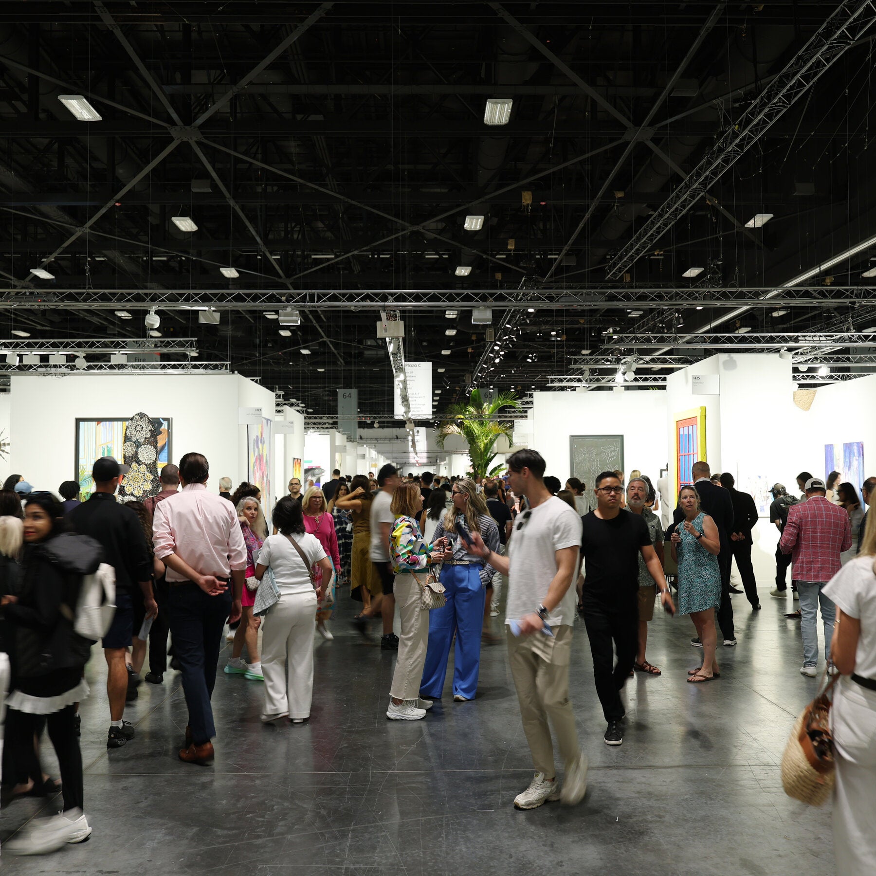 Read more about the article Art Basel Las Vegas? The Fight Over Miami Beach’s Fair