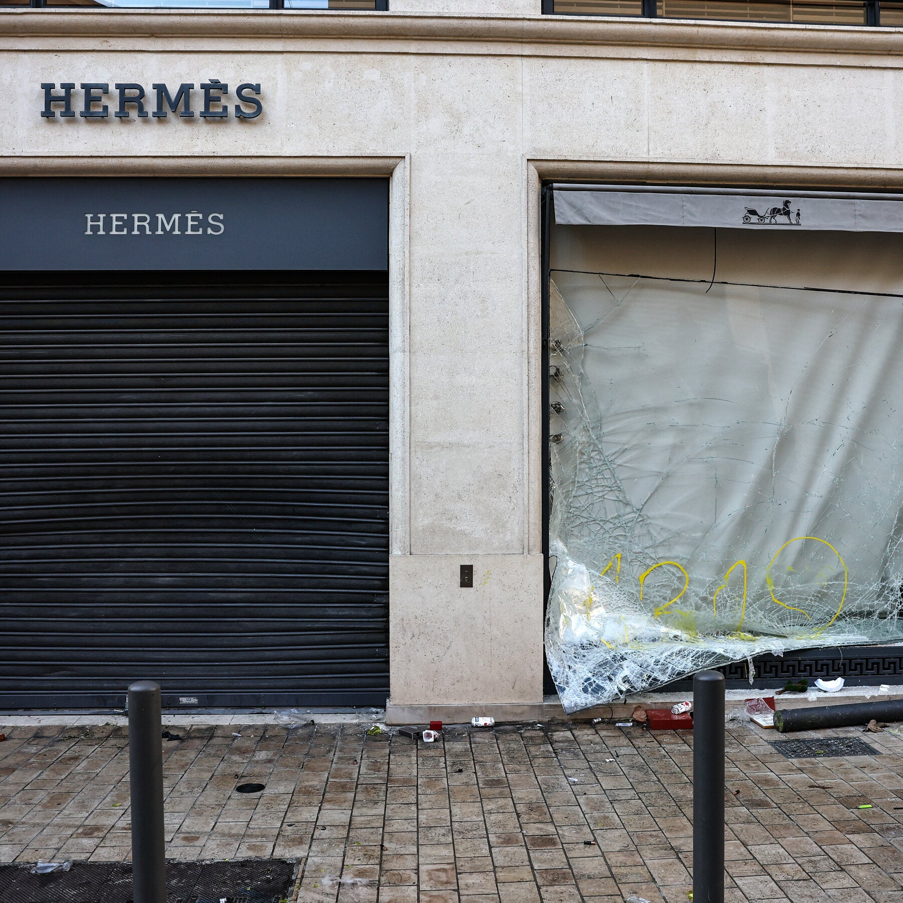 Read more about the article France Riots Expose the Rage Aimed at Dior, Hermès and Other Luxury Brands