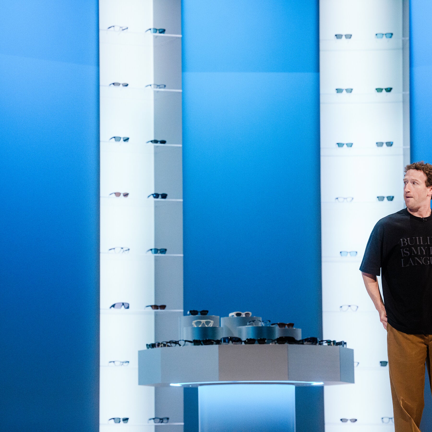 Read more about the article Zuckerberg’s Big Deal to Stay in California