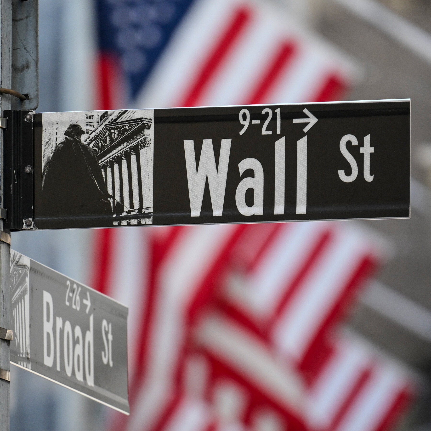 You are currently viewing Stocks Fall and Oil Rises as Investors Retreat from Mounting Risks