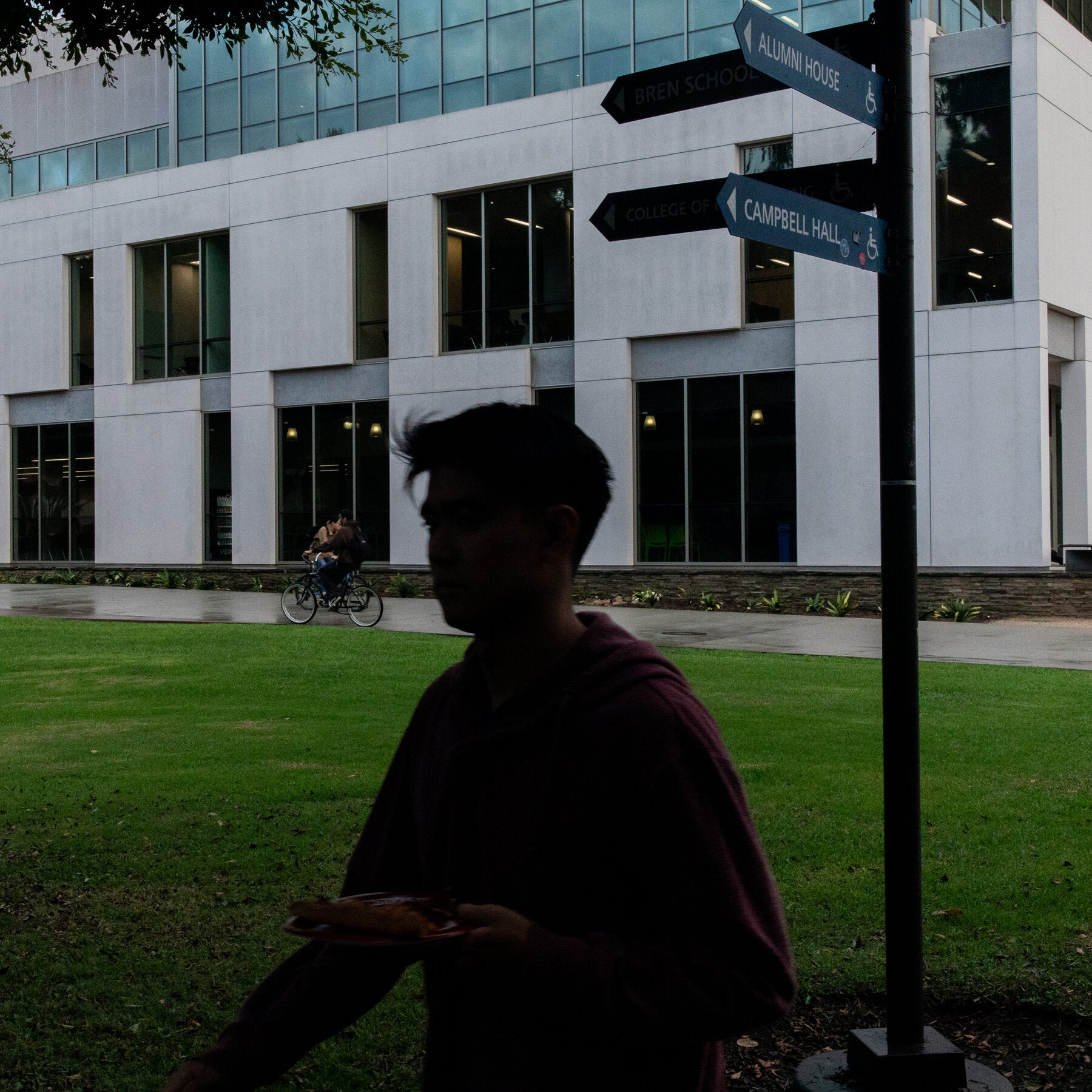 You are currently viewing Public Colleges Are Passing the $50,000-a-Year Mark. For Locals.