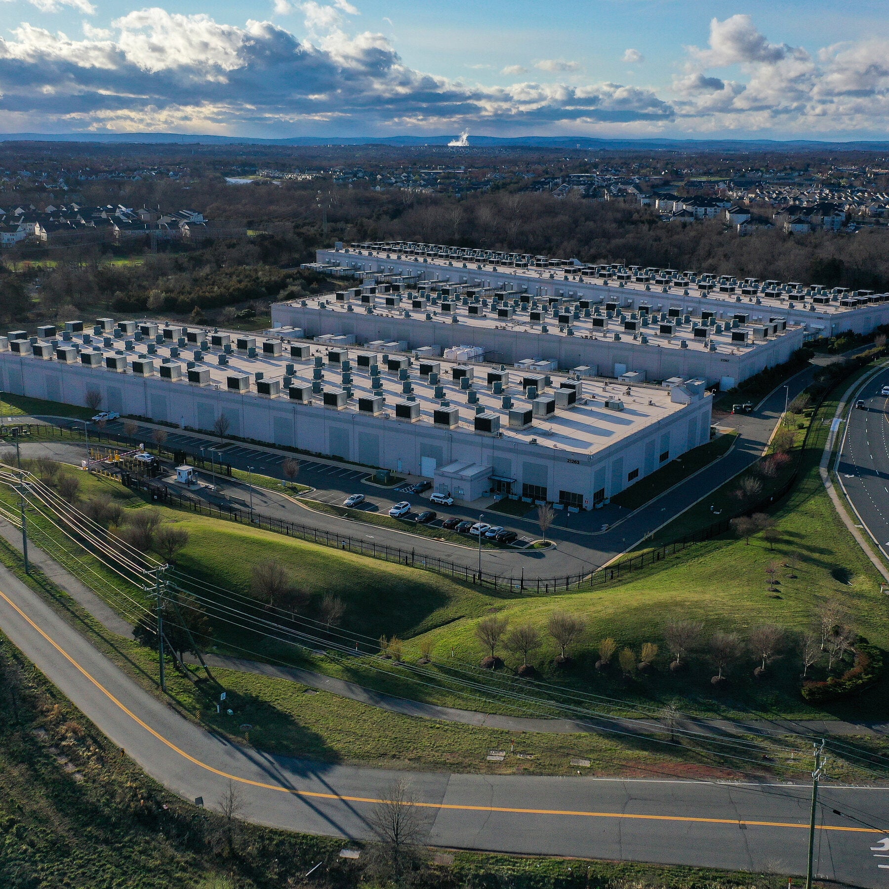 You are currently viewing Big Tech’s Data Center Blitz Is Burning Through Cash and Scaring Wall Street