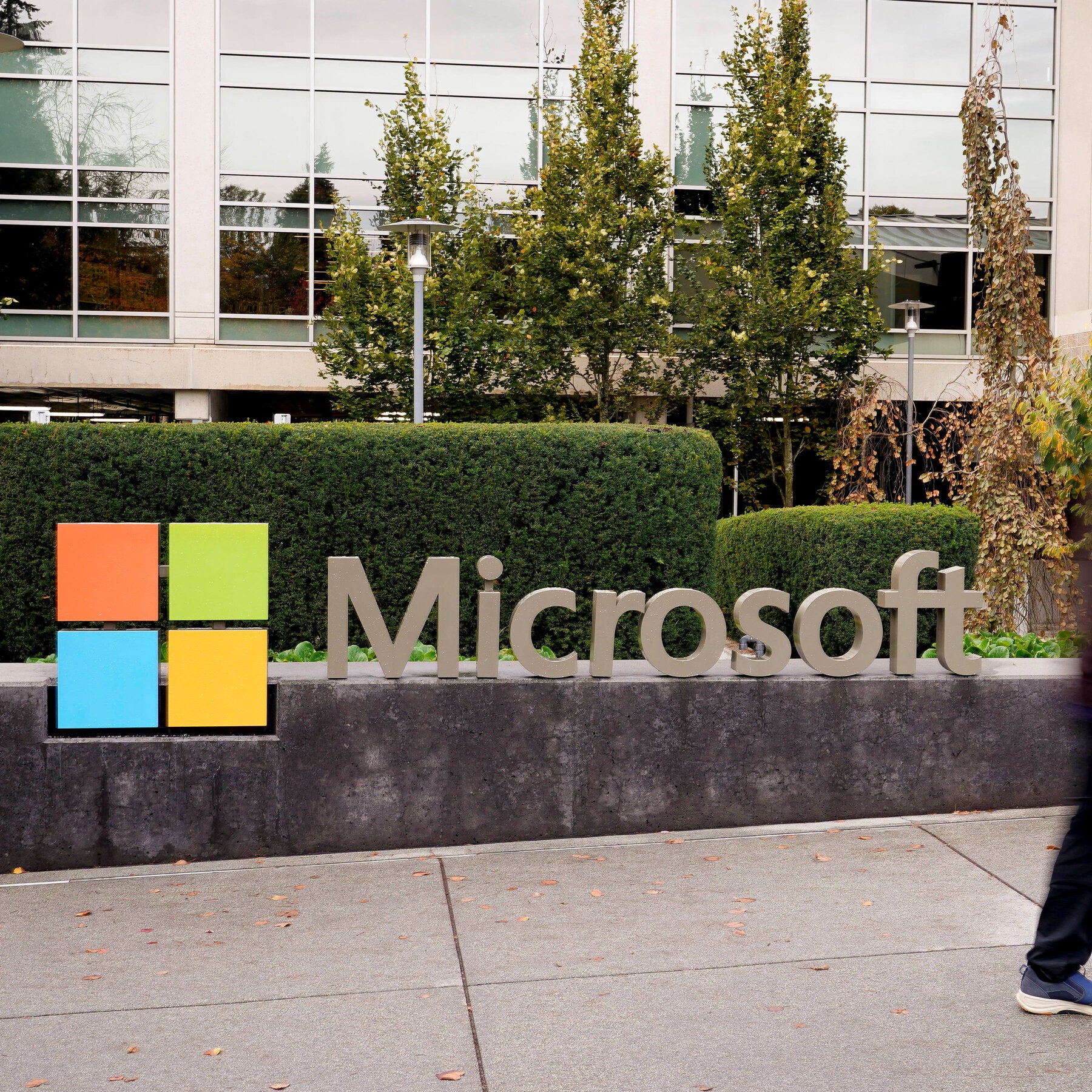 You are currently viewing Microsoft Up, Google Down. A Tale of Two Hyperscalers.