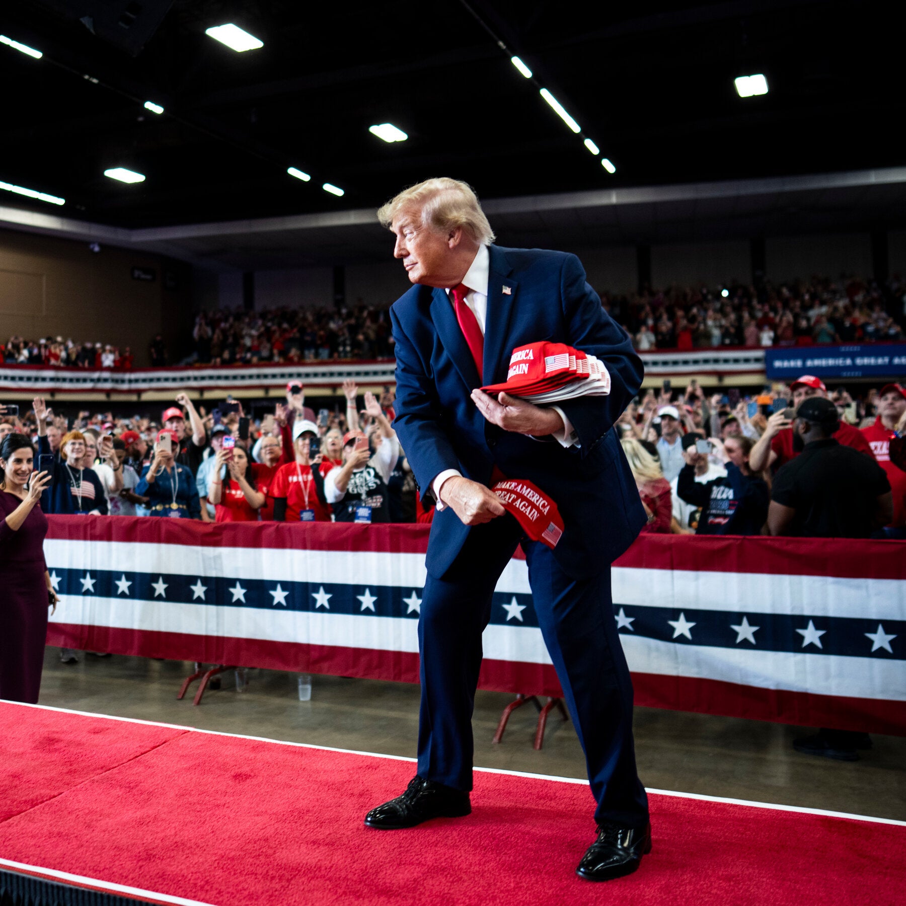 You are currently viewing High Prices Haunt Trump and the GOP on Eve of the Midterms