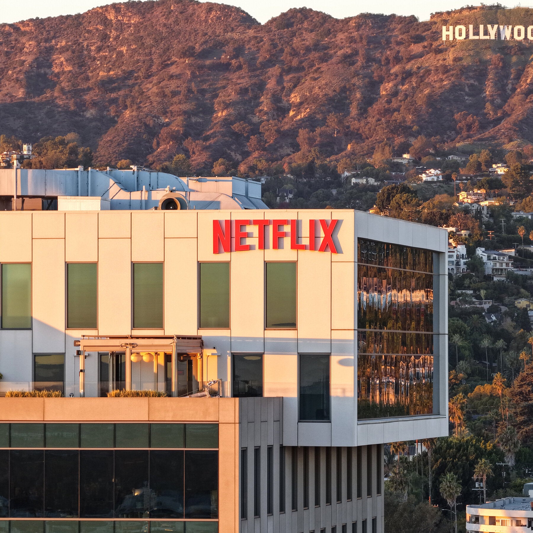 Read more about the article Netflix Is Great at Making Money. Its Problem Is Keeping Viewers Hooked.